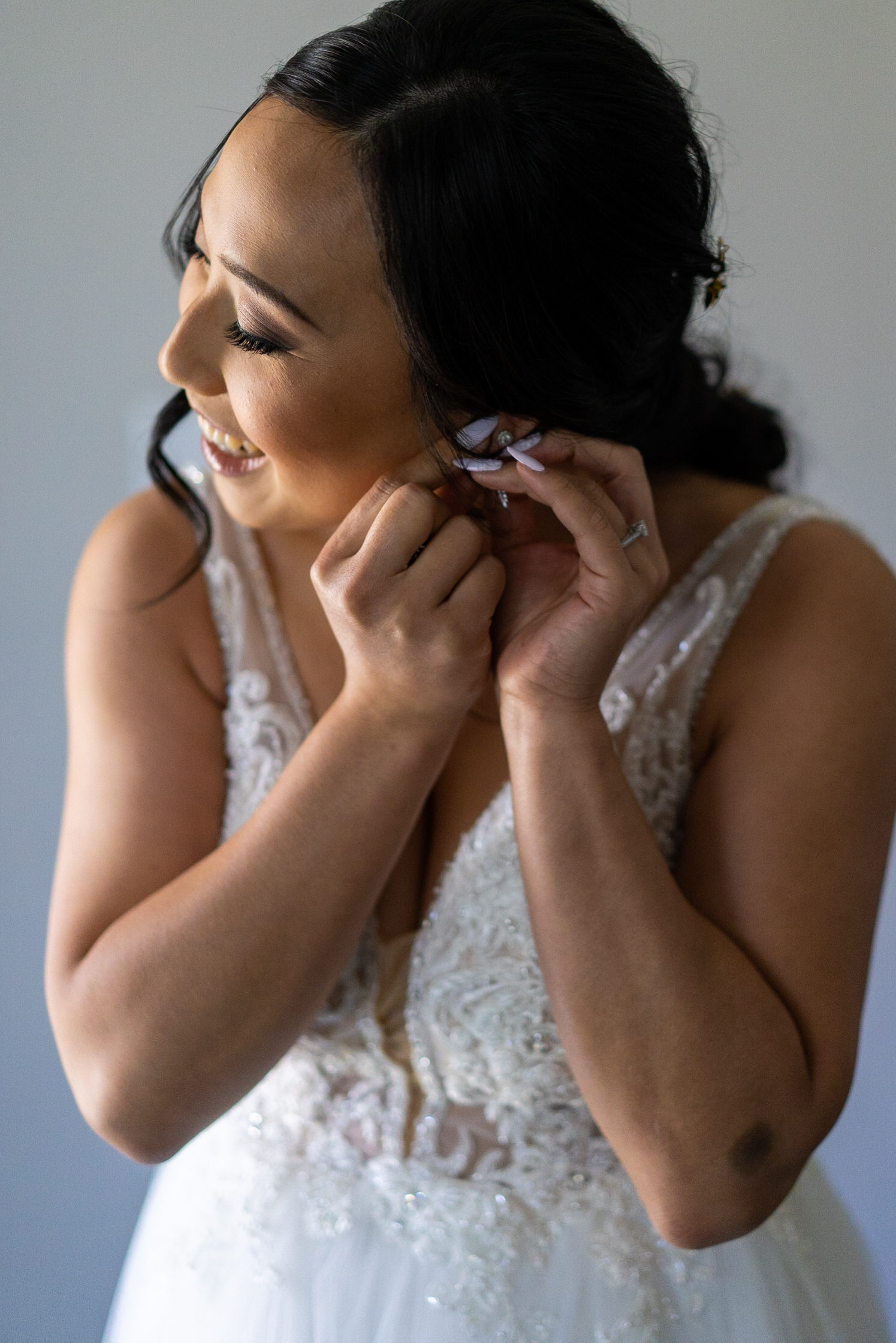 Vancouver bride getting ready