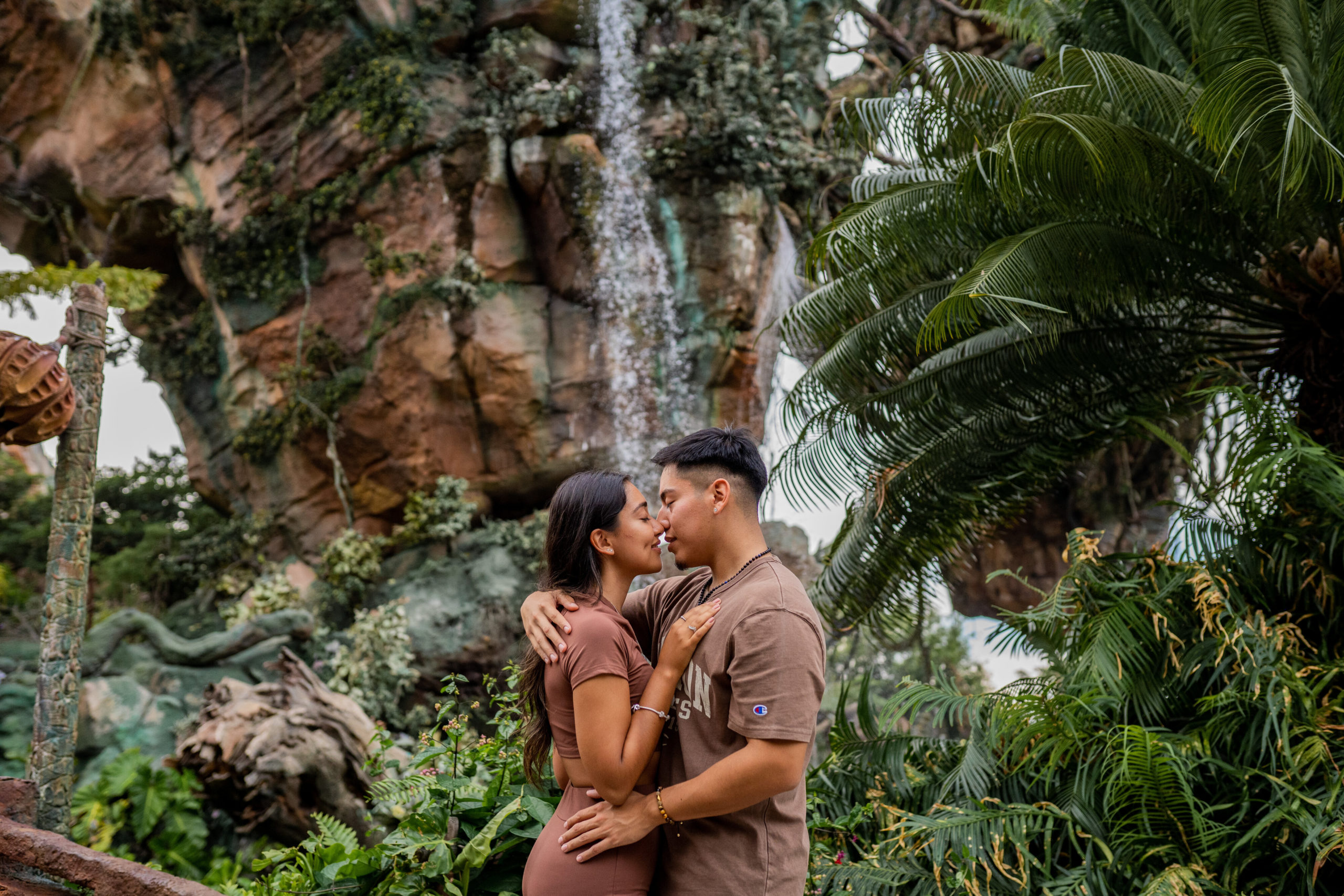 couple about to kiss at Pandora – The World of Avatar in Disney's Animal Kingdom